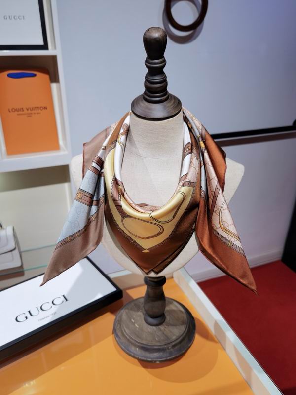 Gucci silk scarf 90X90cm E14 (12)